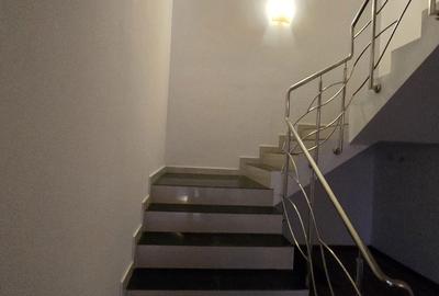 Casă cu 5 camere cu Teren 2220 Mp în Perșinari - 1