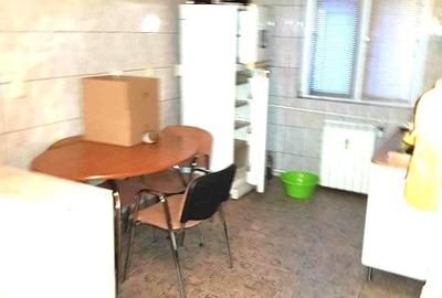 APARTAMENT 3/8 BLOC 1991 MONOLIT STRADAL SCOALA 81- METROU FARA AMENAJARI - 7