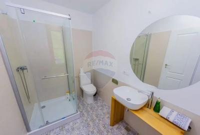 Casă cu 7 camere cu Teren 6370 Mp în Groși - 2