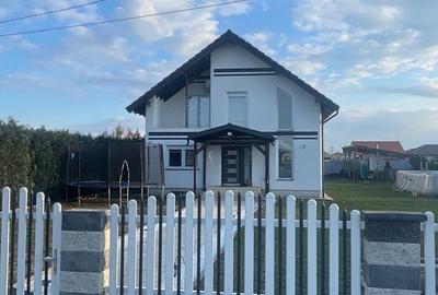 Casă cu 4 camere în Central - 2