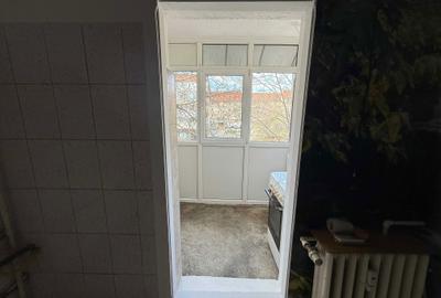 Apartament cu 2 camere decomandat în Sărari