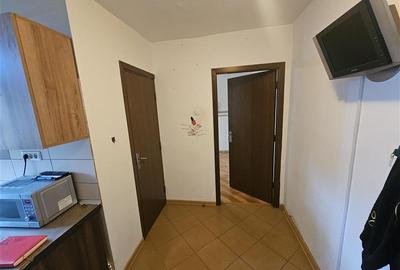 Apartament cu 2 camere nedecomandat, mobilat în Micro III - 10