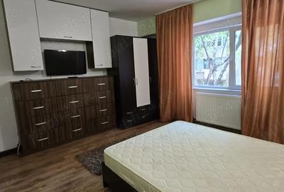 De vanzare Apartament spa?ios, 3 camere, 80 mp, - 9