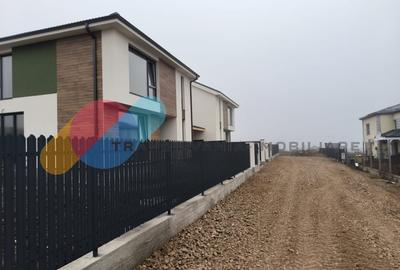 Duplex cu 4 camere cu Canalizare în Chinteni - 3