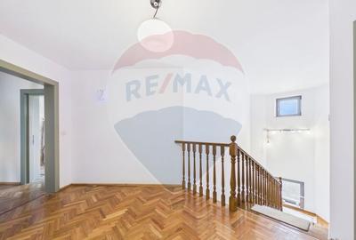 Casă cu 7 camere cu Teren 605 Mp în Snagov - 10