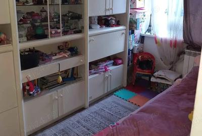 Vind apartament 3 camere decomandat - 4