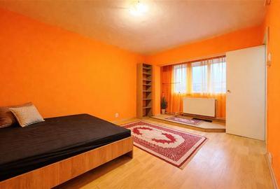 Garsonieră decomandată, mobilată în Lenin - 1