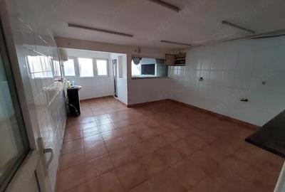 Spațiu comercial, de 200 mp, în Central - 3
