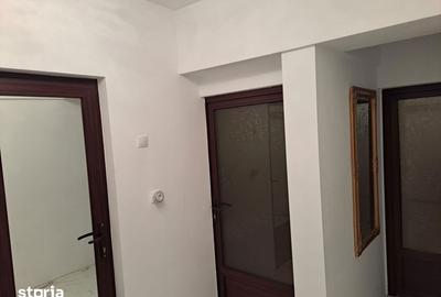 Apartament cu 3 camere semidecomandat în Central - 5