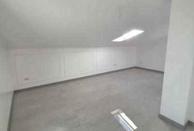 Casă cu 5 camere cu Teren 210 Mp în Odăi - 1