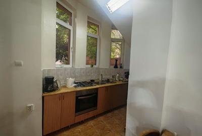 Apartament cu 3 camere decomandat, mobilat în P-ța Victoriei - 5