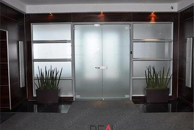 Spațiu comercial, în Titan - 3