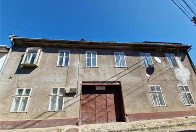 Casă cu 10 camere cu Teren 270 Mp în Oravița - 1