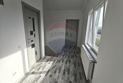 Hala noua 555mp, curte betonata 1000mp, zona de est, de inchiriat - 13