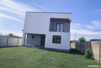 Casă cu 7 camere cu Teren 500 Mp în Central - 1