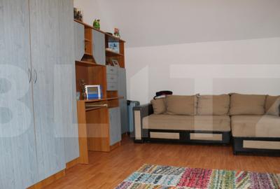 Casa cu etaj ?i spa?iu comercial, vedere la partia de sc - 3