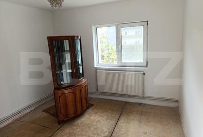 Apartament spatios  - 4 camere, 2 bai, 2 balcoane, loc de parcare - 7