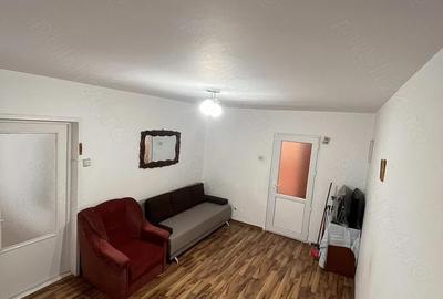Apartament cu 2 camere decomandat în Fetești-Gară - 2