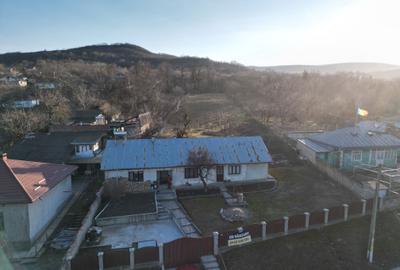 Casă cu 4 camere în Răducăneni - 1