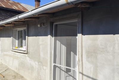 Casă cu 3 camere cu Teren 1047 Mp în Central