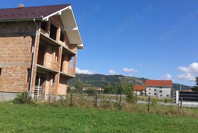 Casă cu 4 camere cu Teren 1600 Mp în Negrești - 1