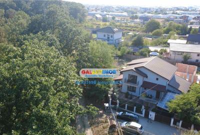 Casă cu 4 camere cu Garaj în Central - 2