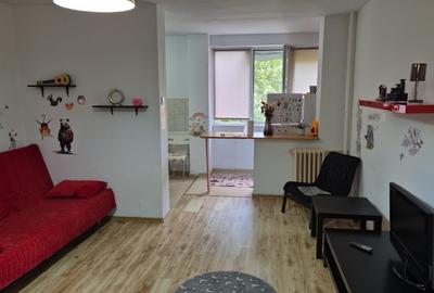 Costin Georgian | vis a vis de metrou | Open Space modern in bloc anvelopat - 1