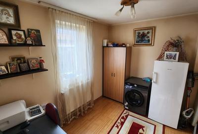 Casă individuală cu 4 camere cu Canalizare în CET - 10