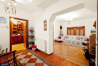 Casă individuală cu 3 camere cu Canalizare în Ultracentral - 1