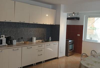 Statiunea Mamaia(Butoaie)- 3 camere decomandate, etaj parter cu balcon - 7