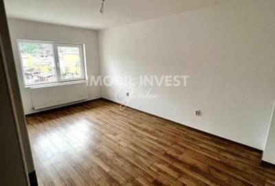 Casă cu 4 camere cu Teren 300 Mp în Cetate