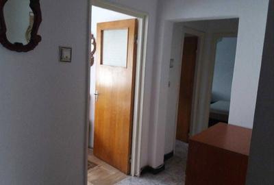 Apartament cu 3 camere decomandat în Micro 4 - 6