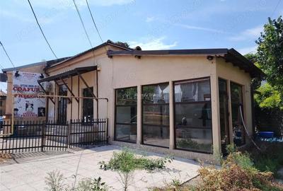 Spatiu comercial, ideal pentru cafenea, farmacie fast food, pe o strad #259; intens circulata, centr