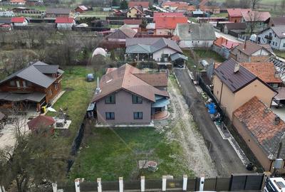 Casă cu 4 camere cu Teren 1000 Mp în Podu Oltului - 12