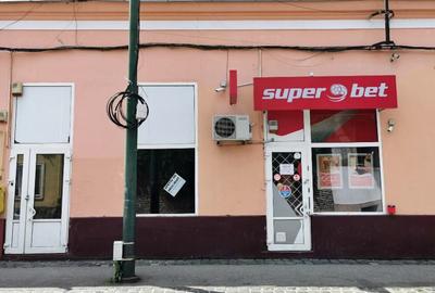 Inchiriez spatiu cu vitrina, intrare stradala traian - 2