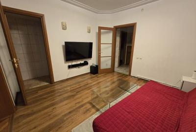 Apartament cu 3 camere semidecomandat în Gara de Nord