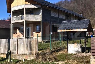 Casă cu 6 camere cu Teren 3050 Mp în Mănești - 14