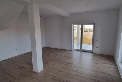 Duplex cu 3 camere cu Canalizare în Moșnița Veche - 4