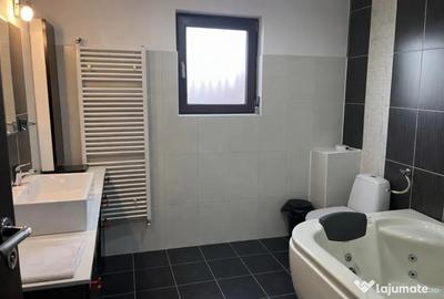 Casă cu 7 camere cu Teren 375 Mp în Central - 10