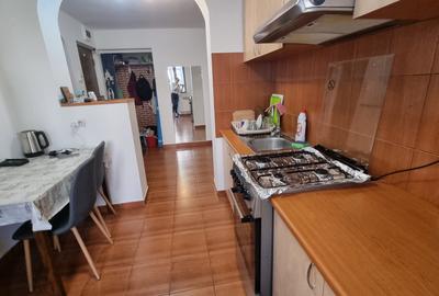 Ocazie ! Str Ionescu Gheorghe - metrou Ap Patriei -8 min - 3 camere Ocazie ! Str Ionescu Gheorghe - metrou Ap Patriei -8 min - 3 camere - 9