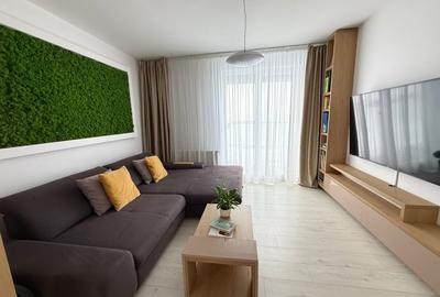 Apartament cu 3 camere semidecomandat, mobilat în Europa