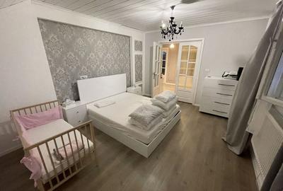 Casa S+P+E+M | 605 mp utili | 10 camere | 3 bucatarii | 4 bai | 3 terase | Garaj - 10