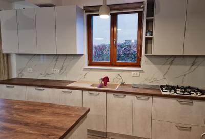 Casă cu 5 camere cu Canalizare în Central - 11