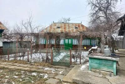 Casa batraneasca, 40 mp si teren intravilan de 2700 mp, loc. Stanca - Zvoristea - 1