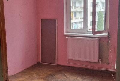 Apartament cu 3 camere decomandat în Petros - 15