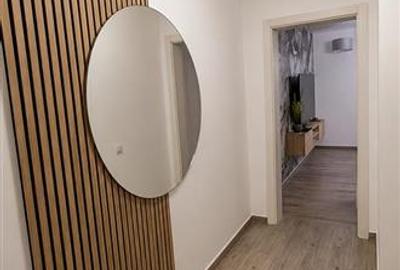 Apartament cu 2 camere decomandat, mobilat în Tractorul - 5