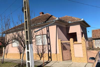 Casă cu 4 camere în Măderat - 1