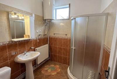 Casă cu 3 camere cu Teren 500 Mp în Agapia - 2