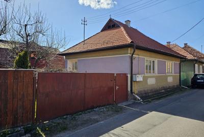 Casă cu 4 camere în Central - 1