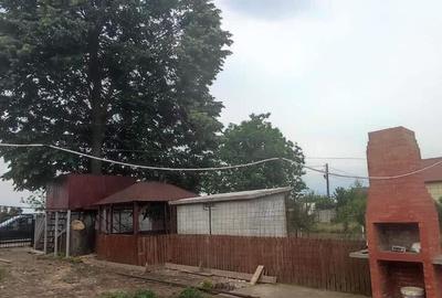 Casă cu 5 camere cu Teren 2500 Mp în Central - 2